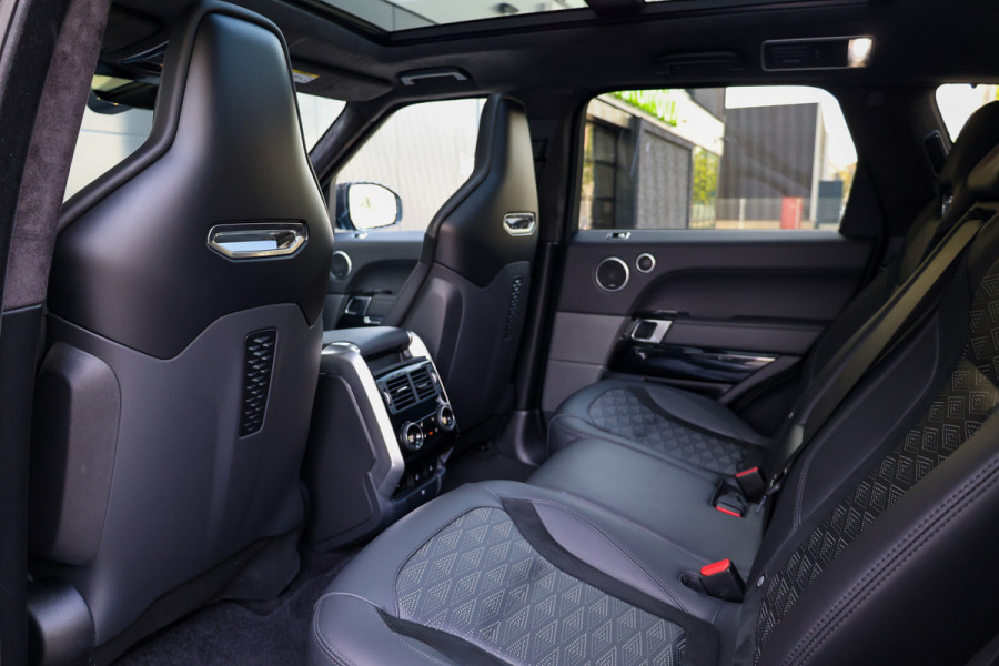 Land Rover Range Rover Sport P575 SVR | UNIEK! | SVO RACING GREEN | 24'' VOSSEN | 4X STOELVERKOELING | DEALER ONDH | HUD | ELEK TREKHAAK |