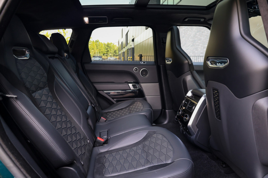 Land Rover Range Rover Sport P575 SVR | UNIEK! | SVO RACING GREEN | 24'' VOSSEN | 4X STOELVERKOELING | DEALER ONDH | HUD | ELEK TREKHAAK |