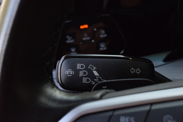 Volkswagen Golf 1.4 eHybrid|Cam.|Carplay|ACC|Stuur+stoelver.|Trekh