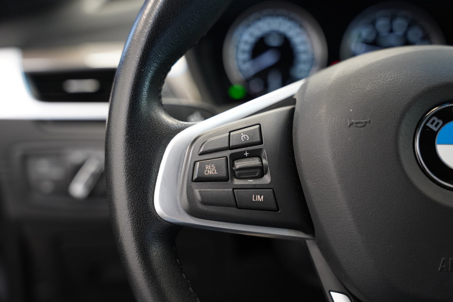 BMW X1 sDrive20i Executive Edition Cruise/Climate Head- UP NAP Trekhaak!