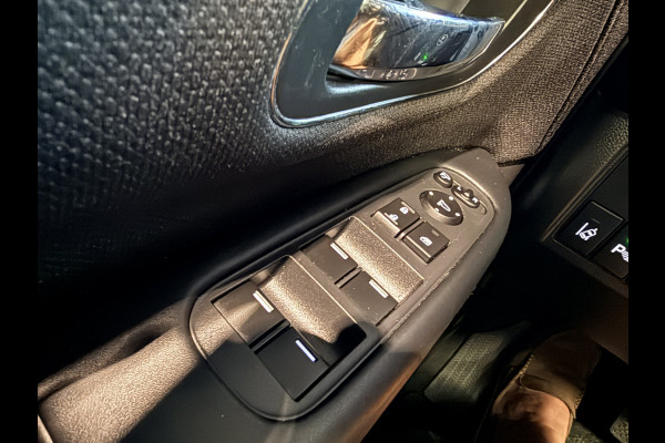 Honda HR-V 1.5 i-VTEC Executive Automaat. Pano. Camera. Nav. Trekhaak. Van eerste eigenaar met NAP.