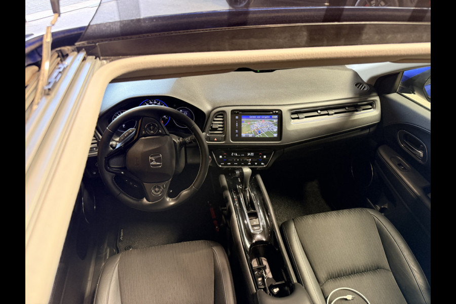 Honda HR-V 1.5 i-VTEC Executive Automaat. Pano. Camera. Nav. Trekhaak. Van eerste eigenaar met NAP.