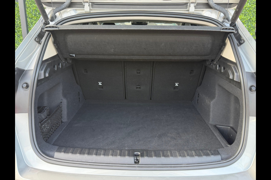 BMW X1 SDrive18i 136PK Aut. | Camera | Carplay | 19" M-Sport | Dealer Ond.