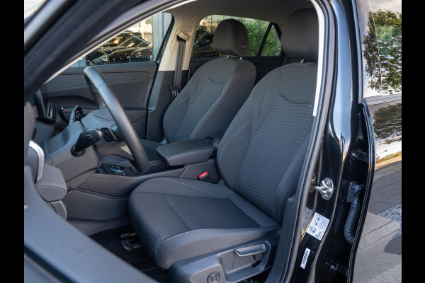 Volkswagen T-Roc 1.5 eTsi Life | Stoelverwarming | Camera | Adaptive Cruise