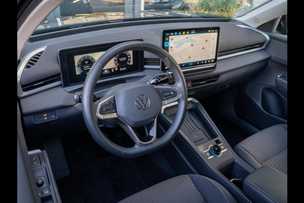 Volkswagen T-Roc 1.5 eTsi Life | Stoelverwarming | Camera | Adaptive Cruise