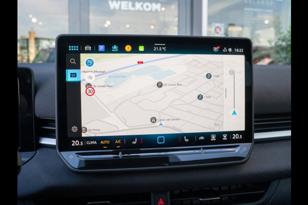 Volkswagen T-Roc 1.5 eTsi Life | Stoelverwarming | Camera | Adaptive Cruise