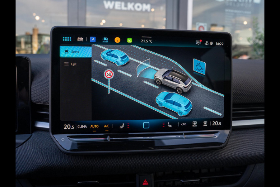 Volkswagen T-Roc 1.5 eTsi Life | Stoelverwarming | Camera | Adaptive Cruise
