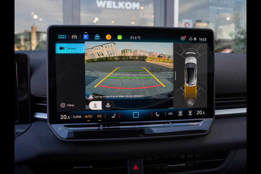 Volkswagen T-Roc 1.5 eTsi Life | Stoelverwarming | Camera | Adaptive Cruise