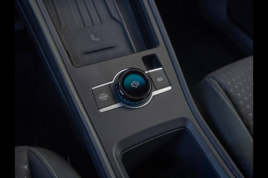 Volkswagen T-Roc 1.5 eTsi Life | Stoelverwarming | Camera | Adaptive Cruise
