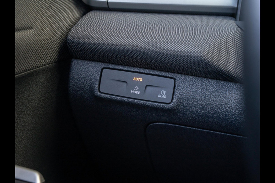Volkswagen T-Roc 1.5 eTsi Life | Stoelverwarming | Camera | Adaptive Cruise