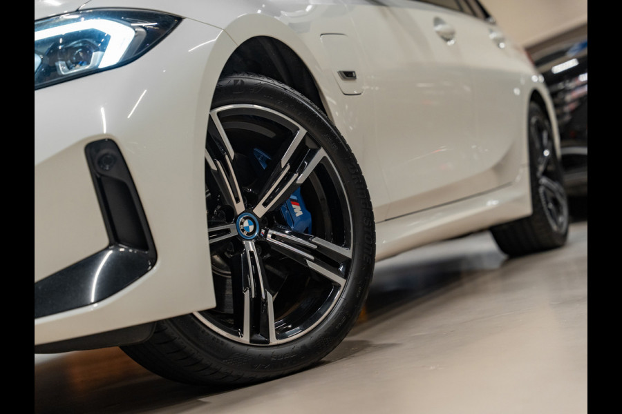 BMW 3 Serie Touring 330e M-Sport 292PK, Facelift, Shadow Line, Wide Screen, Voll Led, Navi, Adaptive Cruise, Voll Onderhoud