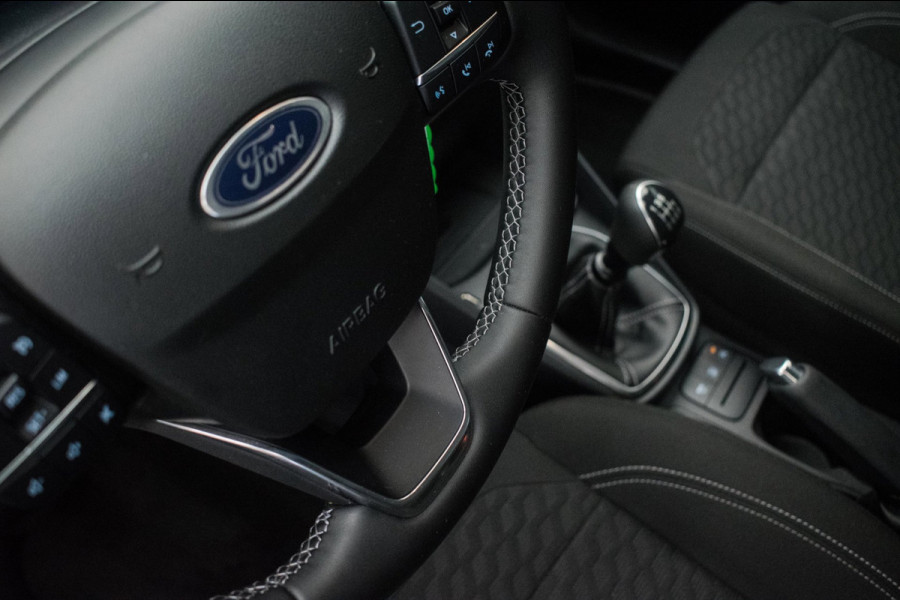 Ford Fiesta 1.0 EcoBoost 125PK Hybrid Titanium NL-auto [ Carplay LED Draadloze Telefoonlader Parkeersensoren Climate Control ]