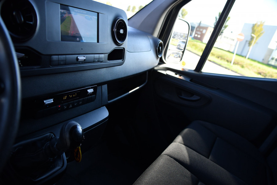 Mercedes-Benz Sprinter 314 2.2 CDI L2H2 RWD Black Edition Camera, Cruise, Carplay, Bearlock, Multimedia, Stoelverwarming, Betimmering, Uniek!