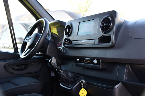 Mercedes-Benz Sprinter 314 2.2 CDI L2H2 RWD Black Edition Camera, Cruise, Carplay, Bearlock, Multimedia, Stoelverwarming, Betimmering, Uniek!