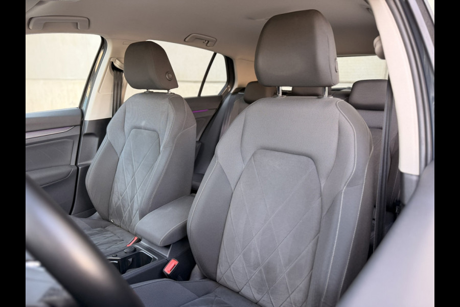Volkswagen Golf 1.5 eTSI DSG IQ 18'' Massage Sfeer ACC DCC
