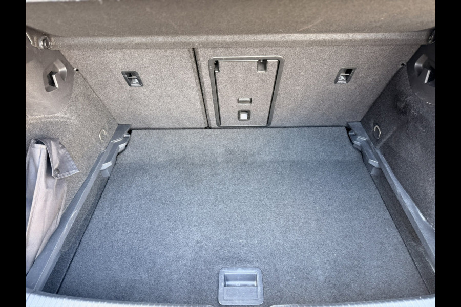 Volkswagen Golf 1.5 eTSI DSG IQ 18'' Massage Sfeer ACC DCC
