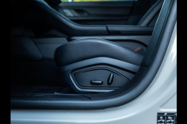 Porsche Taycan Cross Turismo 4 93 kWh | Bose sound | Adaptive Cruise Control | Camera | Panoramadak | Color Krijt 3H