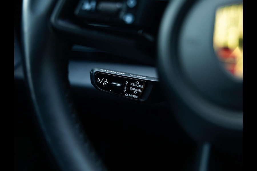 Porsche Taycan Cross Turismo 4 93 kWh | Bose sound | Adaptive Cruise Control | Camera | Panoramadak | Color Krijt 3H
