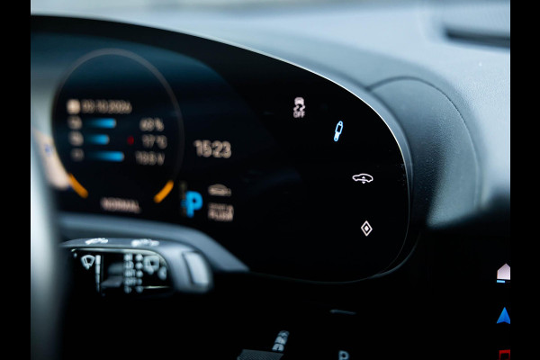 Porsche Taycan Cross Turismo 4 93 kWh | Bose sound | Adaptive Cruise Control | Camera | Panoramadak | Color Krijt 3H
