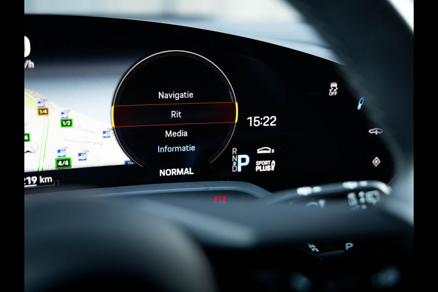 Porsche Taycan Cross Turismo 4 93 kWh | Bose sound | Adaptive Cruise Control | Camera | Panoramadak | Color Krijt 3H