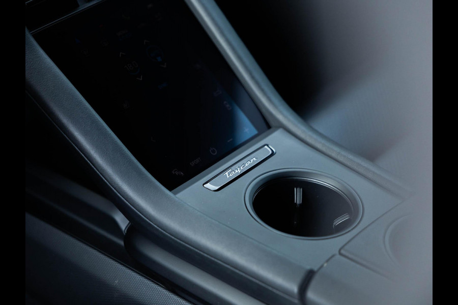 Porsche Taycan Cross Turismo 4 93 kWh | Bose sound | Adaptive Cruise Control | Camera | Panoramadak | Color Krijt 3H