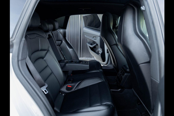 Porsche Taycan Cross Turismo 4 93 kWh | Bose sound | Adaptive Cruise Control | Camera | Panoramadak | Color Krijt 3H