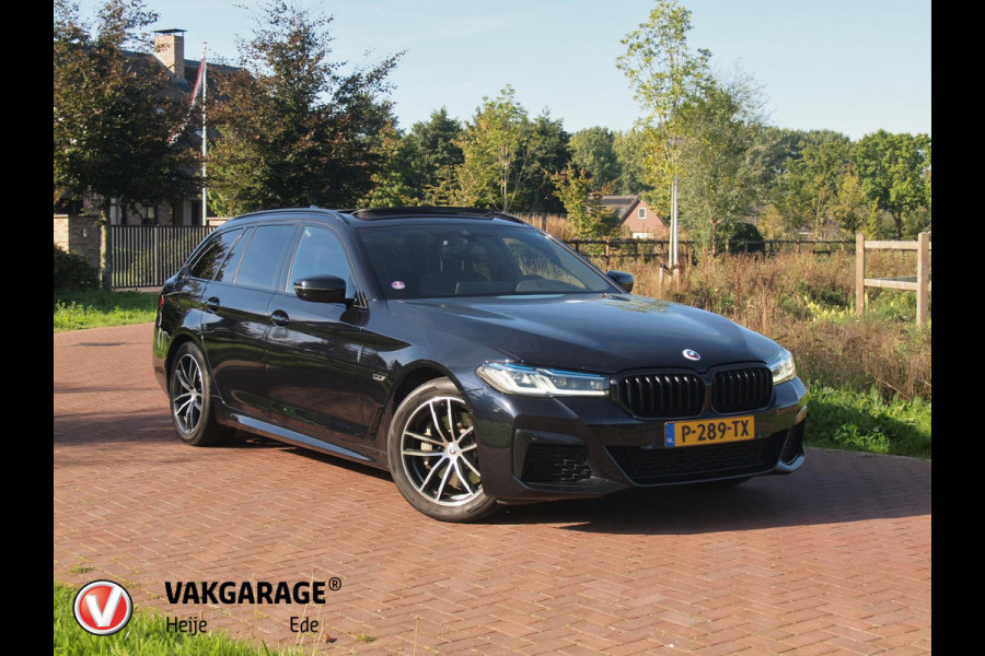 BMW 5 Serie Touring 530e Business Edition Plus | M-Pakket | Panoramadak | Trekhaak | Camera | Sfeerverlichting | NL-Auto |