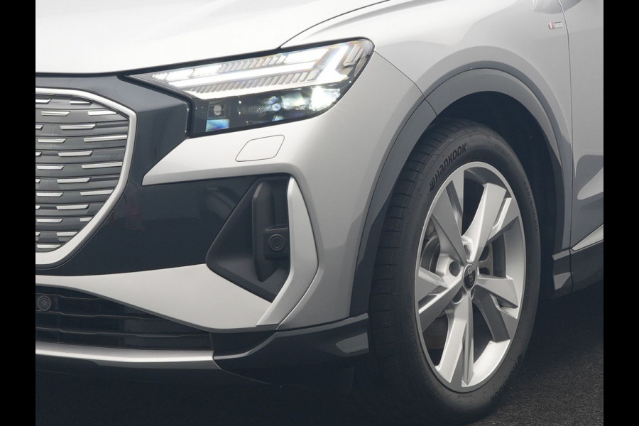 Audi Q4 e-tron 40 S Line 77 kWh 204pk Dealer O.H. | Panodak | Adaptive Cruise | Head Up | Camera | Matrix LED | Camera | Warmtepomp | Sportstoelen Memory & Verwarmd | Stuur Verwarmd | Apple Carplay | Navigatie | DAB |