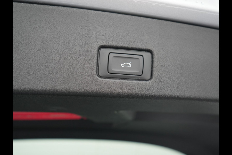 Audi Q4 e-tron 40 S Line 77 kWh 204pk Dealer O.H. | Panodak | Adaptive Cruise | Head Up | Camera | Matrix LED | Camera | Warmtepomp | Sportstoelen Memory & Verwarmd | Stuur Verwarmd | Apple Carplay | Navigatie | DAB |