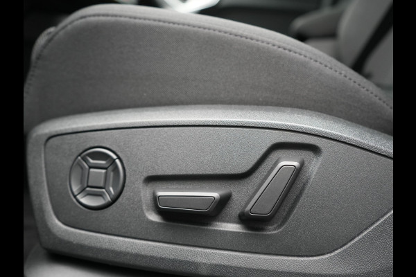 Audi Q4 e-tron 40 S Line 77 kWh 204pk Dealer O.H. | Panodak | Adaptive Cruise | Head Up | Camera | Matrix LED | Camera | Warmtepomp | Sportstoelen Memory & Verwarmd | Stuur Verwarmd | Apple Carplay | Navigatie | DAB |