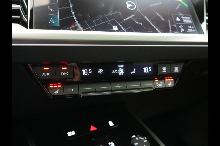 Audi Q4 e-tron 40 S Line 77 kWh 204pk Dealer O.H. | Panodak | Adaptive Cruise | Head Up | Camera | Matrix LED | Camera | Warmtepomp | Sportstoelen Memory & Verwarmd | Stuur Verwarmd | Apple Carplay | Navigatie | DAB |