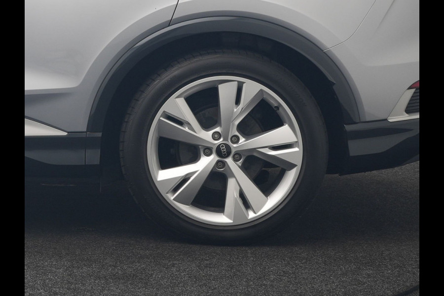 Audi Q4 e-tron 40 S Line 77 kWh 204pk Dealer O.H. | Panodak | Adaptive Cruise | Head Up | Camera | Matrix LED | Camera | Warmtepomp | Sportstoelen Memory & Verwarmd | Stuur Verwarmd | Apple Carplay | Navigatie | DAB |