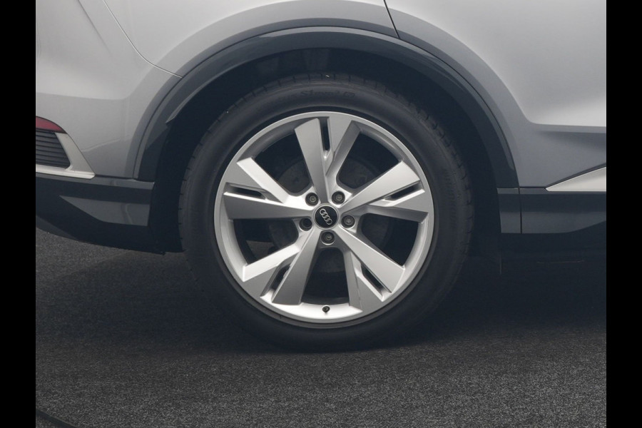Audi Q4 e-tron 40 S Line 77 kWh 204pk Dealer O.H. | Panodak | Adaptive Cruise | Head Up | Camera | Matrix LED | Camera | Warmtepomp | Sportstoelen Memory & Verwarmd | Stuur Verwarmd | Apple Carplay | Navigatie | DAB |