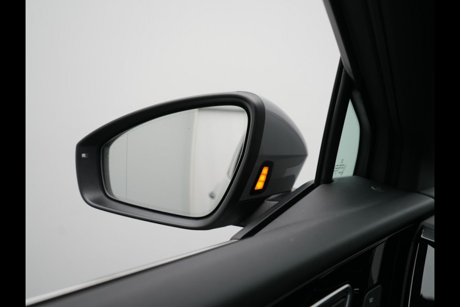 Audi Q4 e-tron 35 2x S Line 55 kWh 170pk Dealer O.H. | Panodak | Lederen Sportstoelen Memory | Adaptive Cruise | Head Up | 360 Camera | Sonos Audio | Matrix LED | Keyless | Blis | Apple Carplay | Navigatie | DAB |