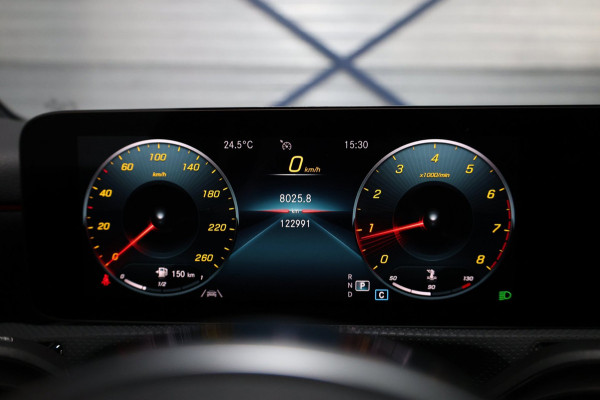 Mercedes-Benz A-Klasse 180 AMG Line BTW/LED/VIRTUAL/PANO/HALF LEER+ALCANTARA+S.VERWARMIN/18"LMV/CAM/ACC/ECC/12 MDN GARANTIE!