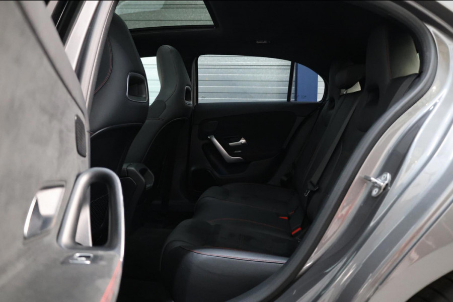 Mercedes-Benz A-Klasse 180 AMG Line BTW/LED/VIRTUAL/PANO/HALF LEER+ALCANTARA+S.VERWARMIN/18"LMV/CAM/ACC/ECC/12 MDN GARANTIE!