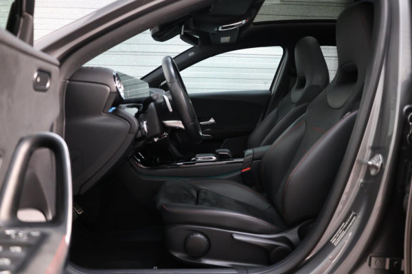 Mercedes-Benz A-Klasse 180 AMG Line BTW/LED/VIRTUAL/PANO/HALF LEER+ALCANTARA+S.VERWARMIN/18"LMV/CAM/ACC/ECC/12 MDN GARANTIE!