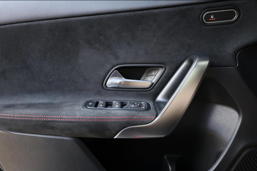 Mercedes-Benz A-Klasse 180 AMG Line BTW/LED/VIRTUAL/PANO/HALF LEER+ALCANTARA+S.VERWARMIN/18"LMV/CAM/ACC/ECC/12 MDN GARANTIE!