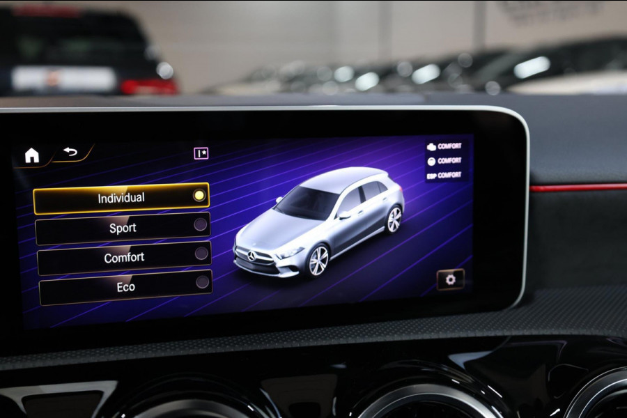 Mercedes-Benz A-Klasse 180 AMG Line BTW/LED/VIRTUAL/PANO/HALF LEER+ALCANTARA+S.VERWARMIN/18"LMV/CAM/ACC/ECC/12 MDN GARANTIE!