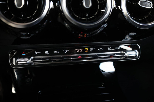 Mercedes-Benz A-Klasse 180 AMG Line BTW/LED/VIRTUAL/PANO/HALF LEER+ALCANTARA+S.VERWARMIN/18"LMV/CAM/ACC/ECC/12 MDN GARANTIE!