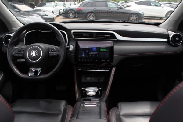 MG Mg zs ev EV Long Range Luxury 70 kWh / Panoramadak / Camera / Leder / CarPlay / Keyless / 17'' / Stoelverwarming / Dodehoek / DAB / ACC