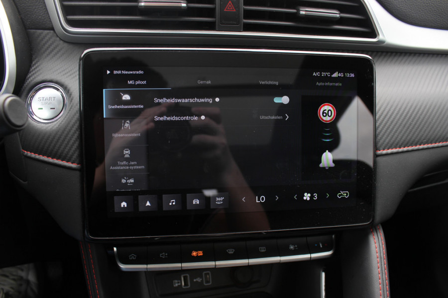 MG Mg zs ev EV Long Range Luxury 70 kWh / Panoramadak / Camera / Leder / CarPlay / Keyless / 17'' / Stoelverwarming / Dodehoek / DAB / ACC