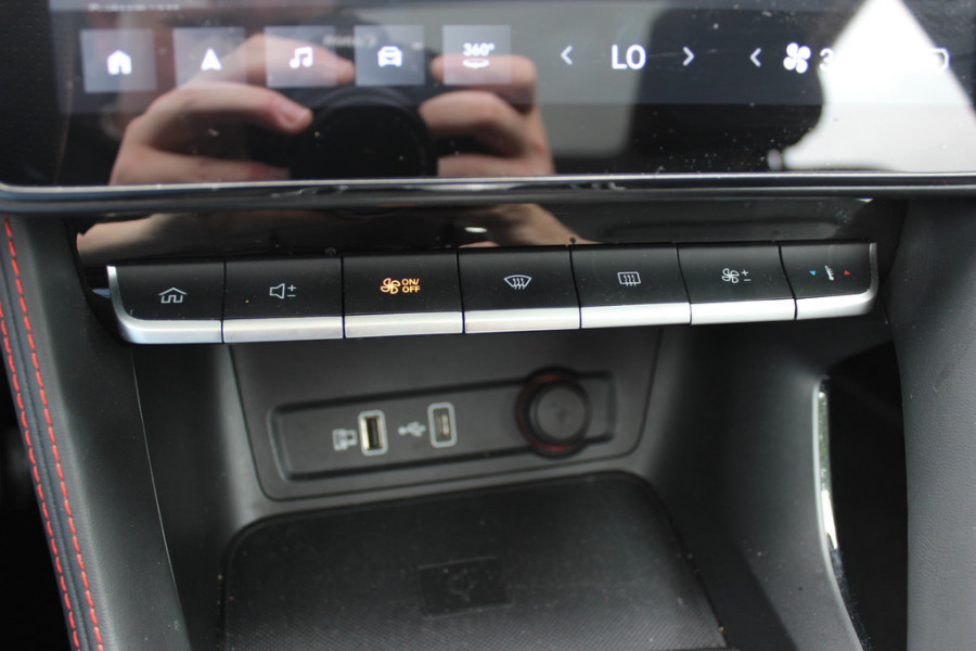 MG Mg zs ev EV Long Range Luxury 70 kWh / Panoramadak / Camera / Leder / CarPlay / Keyless / 17'' / Stoelverwarming / Dodehoek / DAB / ACC