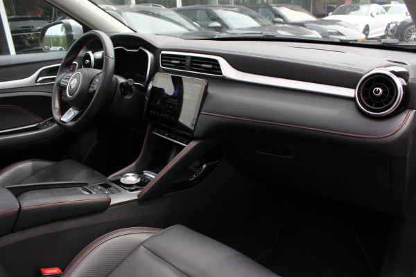 MG Mg zs ev EV Long Range Luxury 70 kWh / Trekhaak / Panoramadak / Camera / Leder / CarPlay / Keyless / 17'' / Stoelverwarming / Dodehoek / DAB / ACC