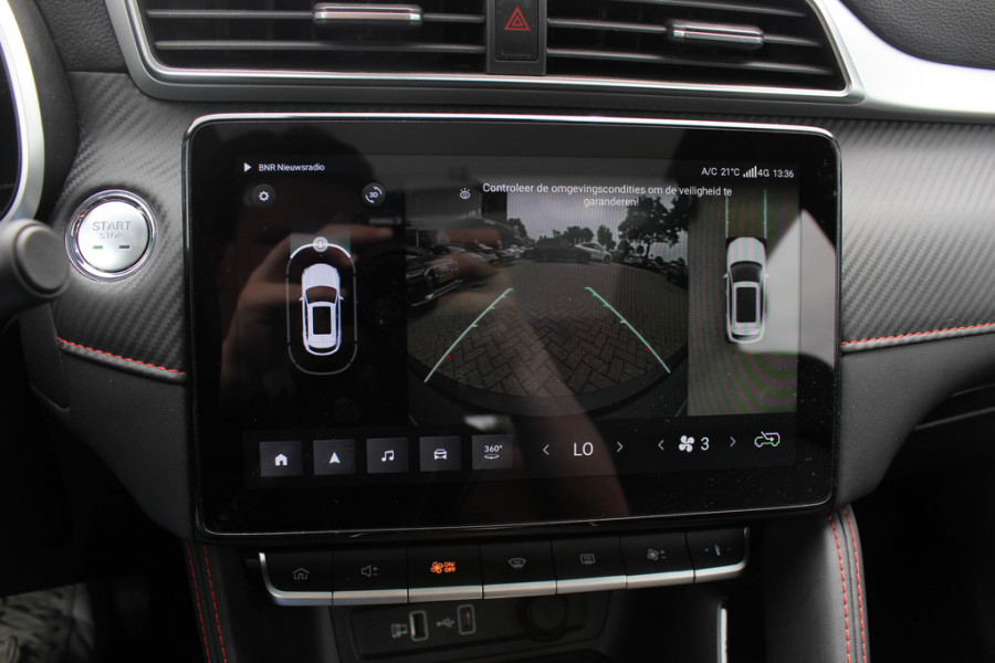 MG Mg zs ev EV Long Range Luxury 70 kWh / Trekhaak / Panoramadak / Camera / Leder / CarPlay / Keyless / 17'' / Stoelverwarming / Dodehoek / DAB / ACC