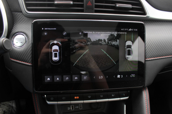 MG Mg zs ev EV Long Range Luxury 70 kWh / Trekhaak / Panoramadak / Camera / Leder / CarPlay / Keyless / 17'' / Stoelverwarming / Dodehoek / DAB / ACC