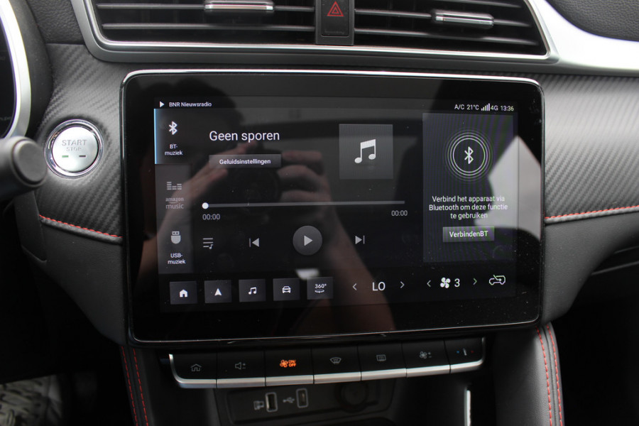 MG Mg zs ev EV Long Range Luxury 70 kWh / Trekhaak / Panoramadak / Camera / Leder / CarPlay / Keyless / 17'' / Stoelverwarming / Dodehoek / DAB / ACC