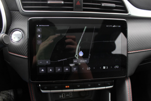 MG Mg zs ev EV Long Range Luxury 70 kWh / Trekhaak / Panoramadak / Camera / Leder / CarPlay / Keyless / 17'' / Stoelverwarming / Dodehoek / DAB / ACC