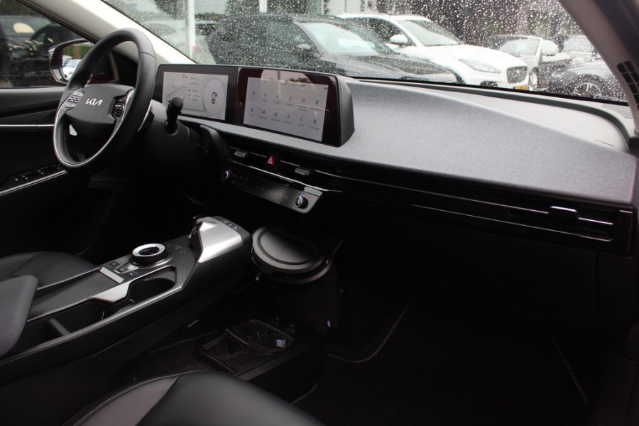 Kia Ev6 Light Edition 58 kWh / SOH 100% / Camera / Navigatie / Keyless / 19'' / DAB  / Stuur+Stoelverwarming / Dodehoek / ACC