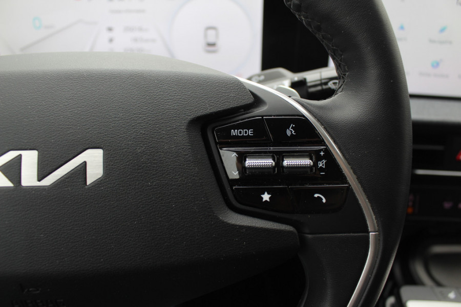Kia Ev6 Light Edition 58 kWh / SOH 100% / Camera / Navigatie / Keyless / 19'' / DAB  / Stuur+Stoelverwarming / Dodehoek / ACC